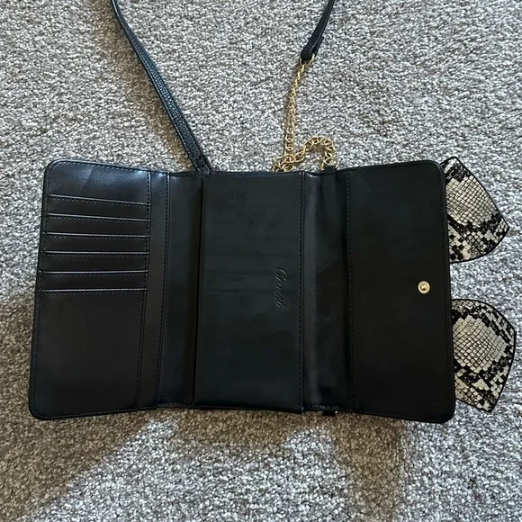 Cute bow crossbody, built in wallet - Picture 3 of 6